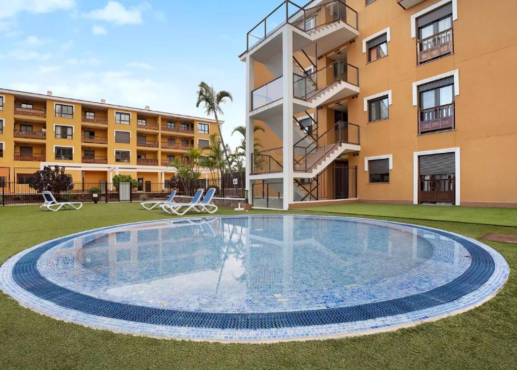 Be Happy 77 Apartment Arona  Exterior photo