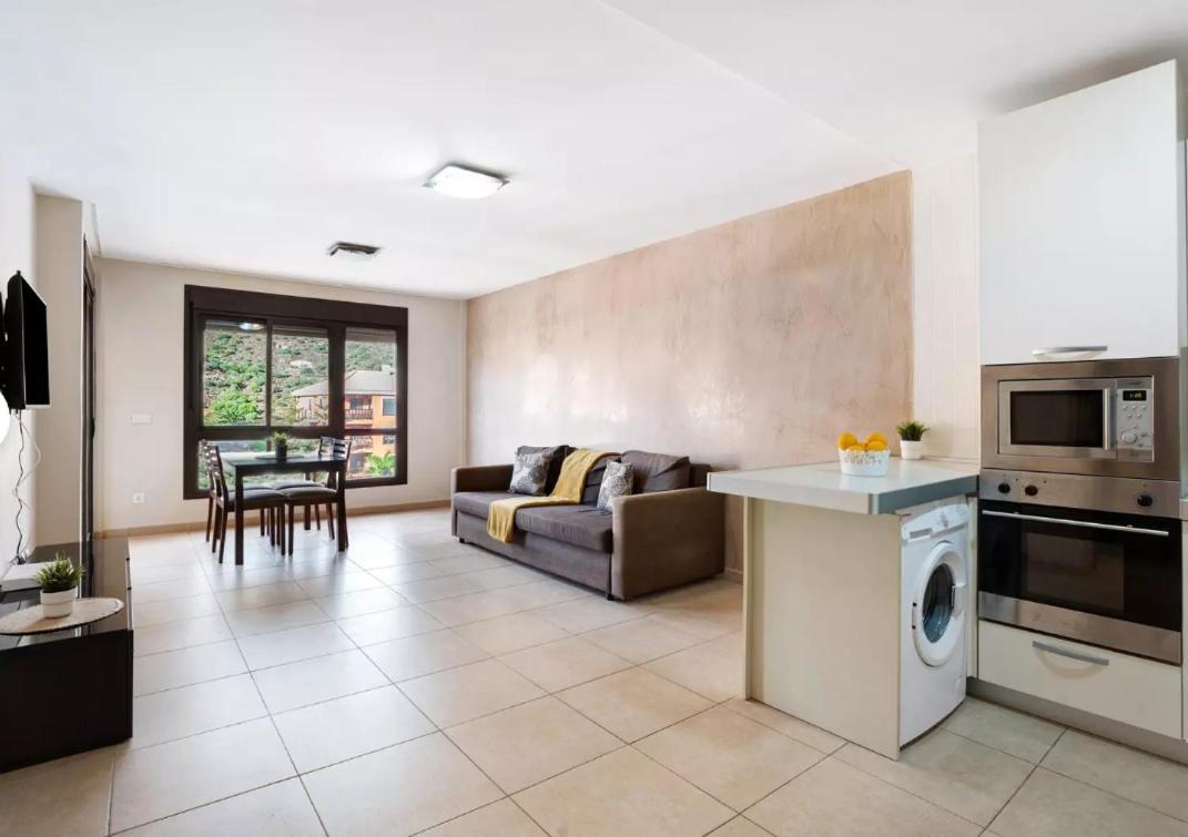 Be Happy 77 Apartment Arona  Exterior photo